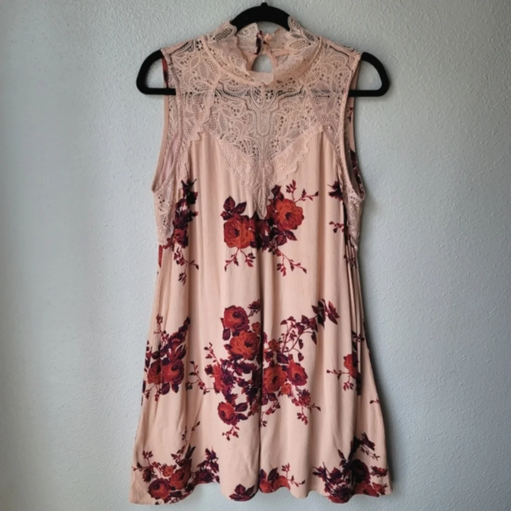 Mystree Sleeveless Floral Lace Mini Dress Size Medium Color Pink Floral
